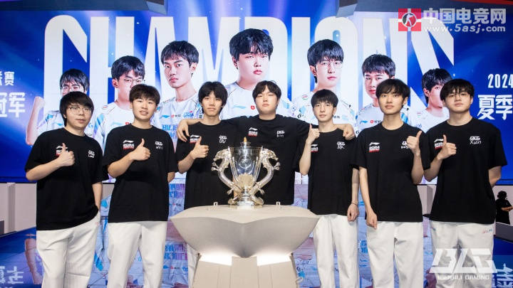 2025LPL总决赛：BLG捧起银龍(lóng)杯，knight获得FMVP，收获职业生(shēng)涯第(dì)六个LPL冠军