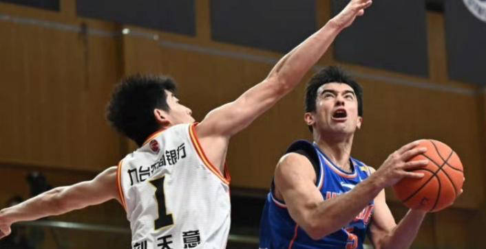 CBA新星二代因伤提前宣布退役，巅峰赛季场均20分8助攻