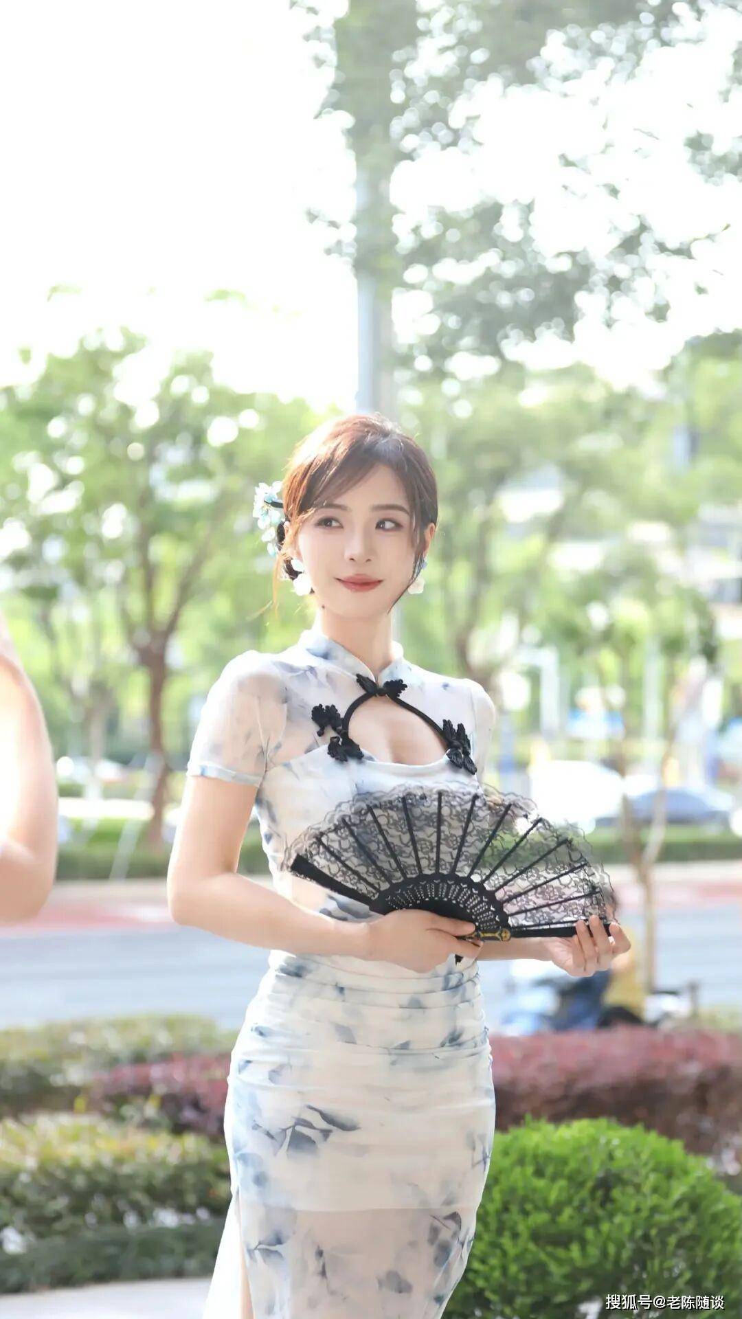 余霜，先(xiān)天旗袍美躰(tǐ)女人