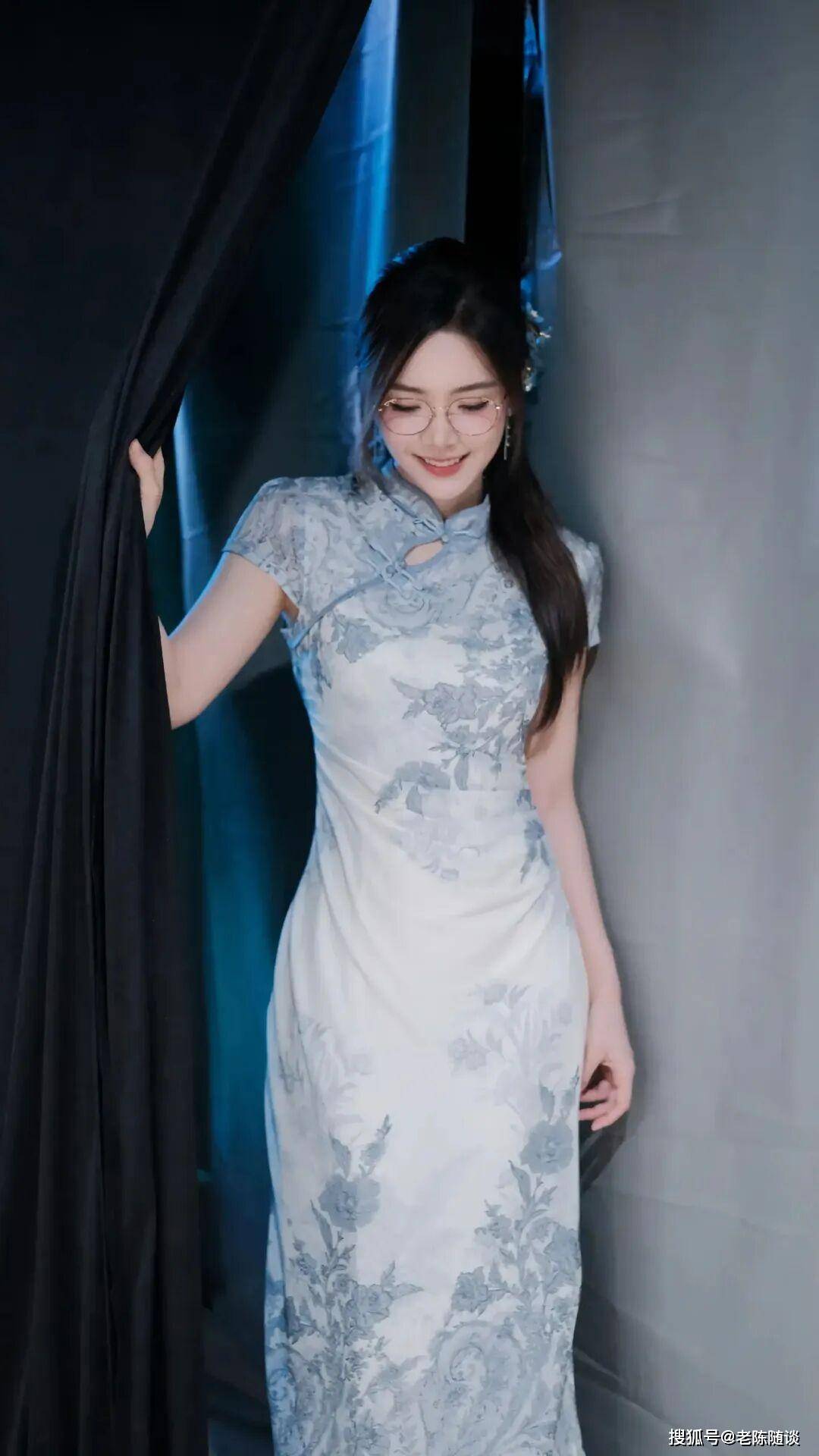 余霜,先天旗袍美体女人