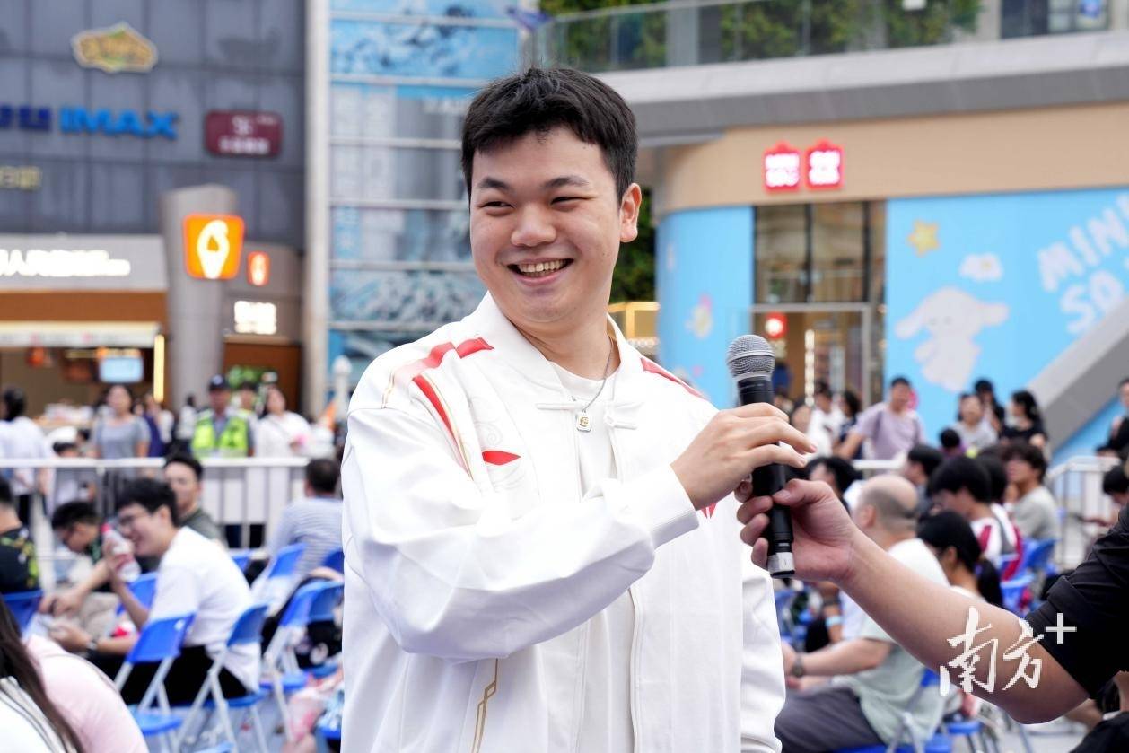 大湾区电竞迷再聚万江,LOL峡谷传奇观赛派对落幕