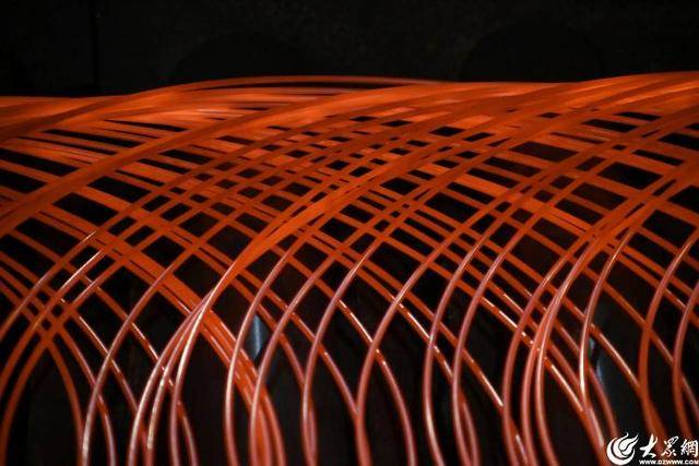 青岛特钢绿色钢铁铸就世界之巅，花江峡谷大桥正式通车